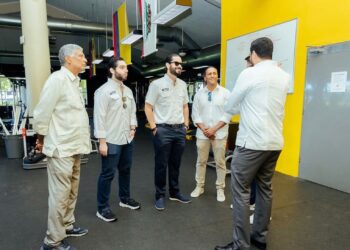 Recorrido de ADOTURD y academia de San Diego con autoridades y enviados de EE. UU.