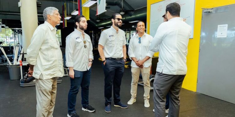 Recorrido de ADOTURD y academia de San Diego con autoridades y enviados de EE. UU.