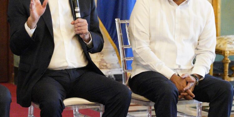 Kelvin Cruz anuncia inversión de RD$ 800 millones para construir 30 multiusos en GSD