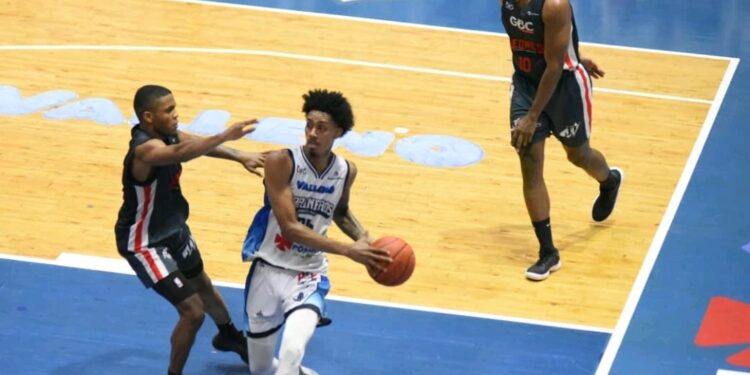 Jonathan Bello y Kelvin Peña conducen a los Marinerosa una  victoria sobre los Leones