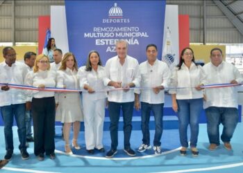 Presidente Abinader y ministro Kelvin Cruz entregan dos multiusos remozados en Azua