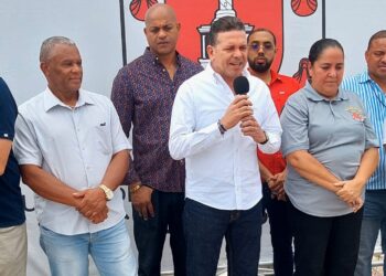 Rafael Cruz respalda el deporte como motor de desarrollo juvenil en Santiago