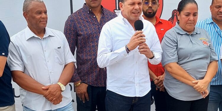 Rafael Cruz respalda el deporte como motor de desarrollo juvenil en Santiago