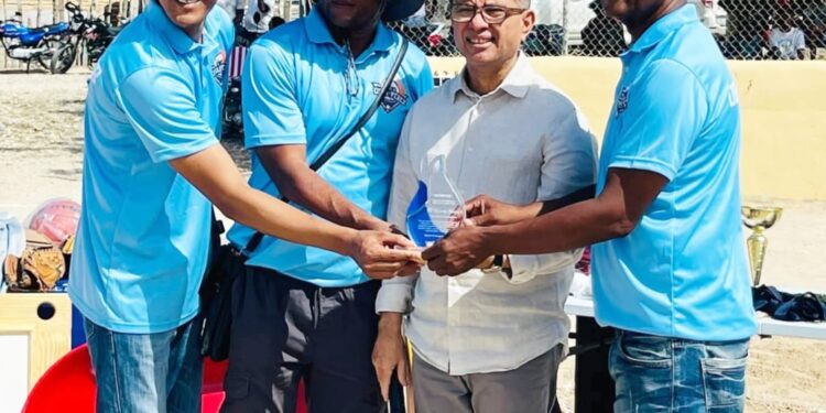 Dedican a Kennedy Vargas Torneo doble A de El Limón