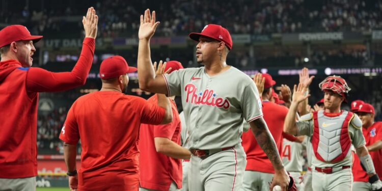 Durán y Ferrer salvaron; Aderlín conectó jonrón en inicio de playoffs