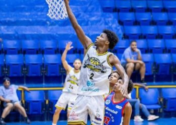 Espadachines de Villa Consuelo avanzan a cuartos de Final