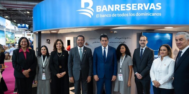 Banreservas inaugura exposición “Melissa 20, Momentos” en Top Resa 2025