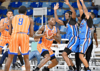 Huellas del Siglo doblega a Los Prados con ofensiva de Egbuta y Miranda en el TBS Distrito 2025