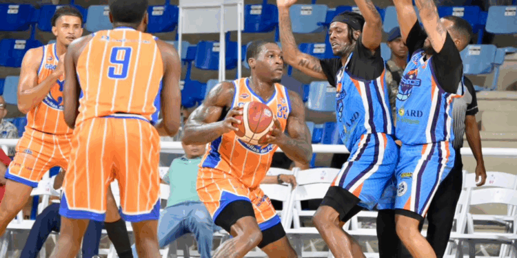 Huellas del Siglo doblega a Los Prados con ofensiva de Egbuta y Miranda en el TBS Distrito 2025