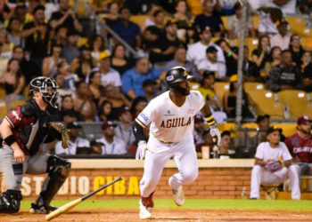 Alberto Rodríguez decide con triple el triunfo de las Águilas sobre los Gigantes