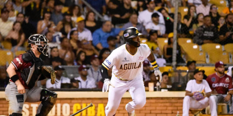 Alberto Rodríguez decide con triple el triunfo de las Águilas sobre los Gigantes