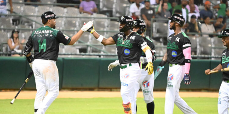 Rodolfo Castro lidera triunfo de las Estrellas con jonrón y cinco remolcadas ante los Toros