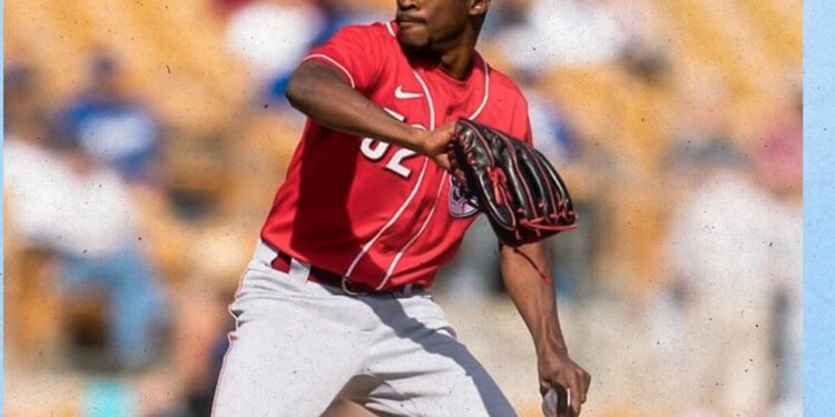 Reiver Sanmartín vestirá la chaqueta del Licey esta temporada