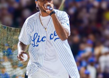 El Profesor Corleone: la voz que enciende el Estadio Quisqueya