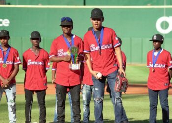 Leones rinden homenaje al equipo campeón de la Serie del Caribe Kids