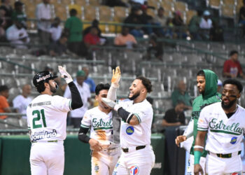 Las Estrellas ganan tercero en línea