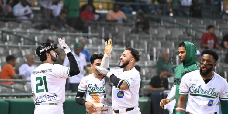 Las Estrellas ganan tercero en línea