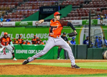 Toros blaquean al Licey 9-0