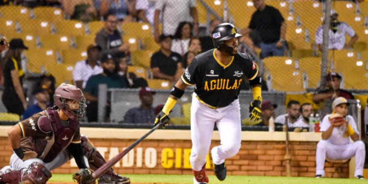 Las Águilas son el primer equipo en alcanzar las 10 victorias, derrota ran a los Gigantes6-2
