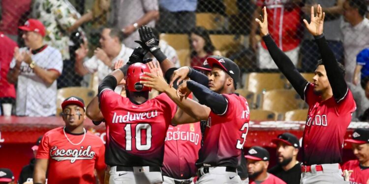 Racimo de ocho carreras en un inning dan victoria al Escogido sobre el Licey