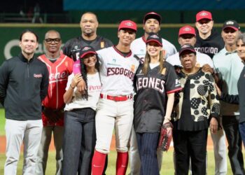 Dotel, un fiel escogidista, es homenajeado por los Leones
