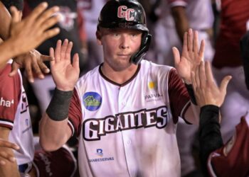 Gigantes dividen doble jornada ante Leones