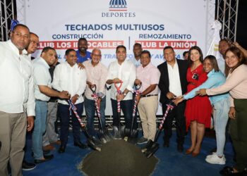 Kelvin Cruz inicia construcción de cinco techados multiusos