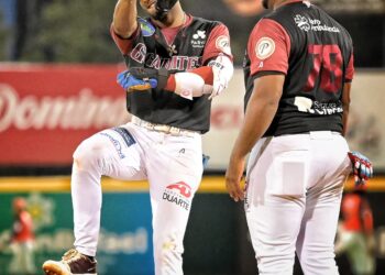 Gigantes descargan 14 carreras, con ocho hits entre Rojas y Paulino, y suben al tercer lugar