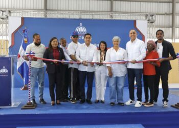 Kelvin Cruz inaugura multiuso en Ramón Santana, San Pedro de Macorís