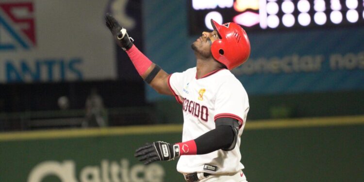 Junior Lake conecta hit 500 en series regulares en LIDOM