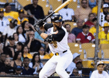 Las Águilas mantienen dominio sobre el Licey y el torneo al ganar 4-1