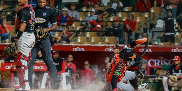 Muñoz y De La Cruz lideran triunfo de los Toros ante los Leones