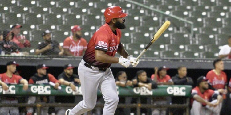 Escogido consigue segundo triunfo en línea ante las Estrellas