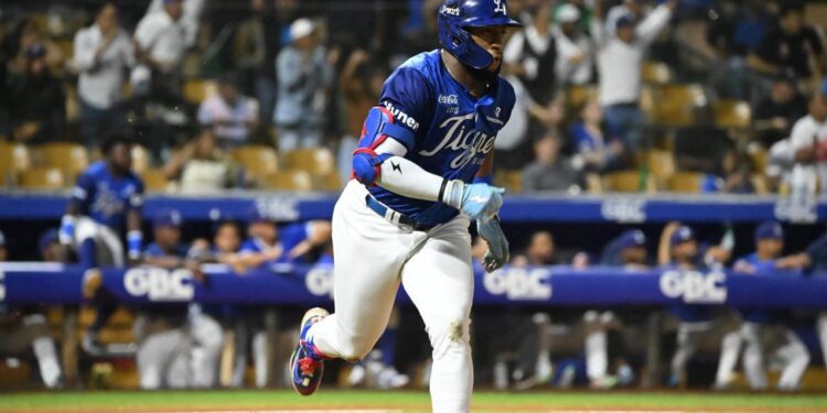 Licey hace historia frente a las Águilas con cuarta victoria en línea
