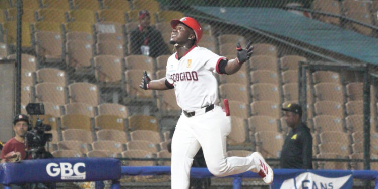 Escogido empata en el quinto al derrotar a las Águilas