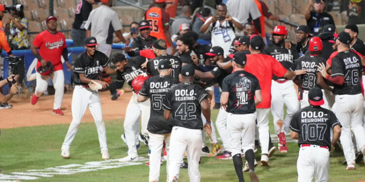 El Escogido inicia  con invicto de 2-0 en el round robin