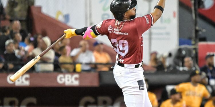 Gigantes superan 7-3 a las Águilas con poder de Kelvin Gutiérrez
