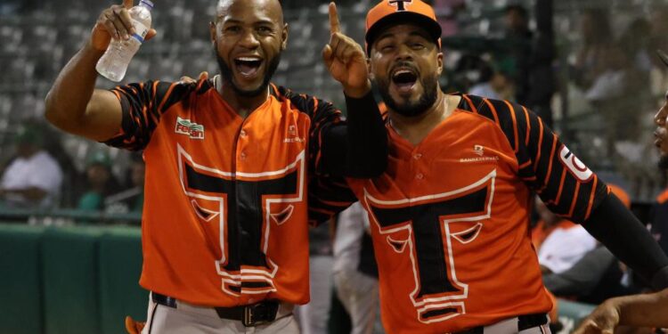 De la Cruz, Candelario la sacan, Brooks conduce blanqueada a Estrellas