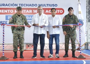 Abinader y Kelvin Cruz inauguran techado multiuso en Campamento Militar