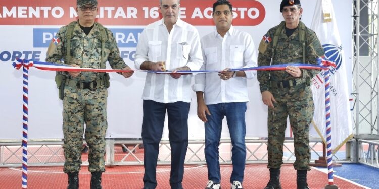 Abinader y Kelvin Cruz inauguran techado multiuso en Campamento Militar