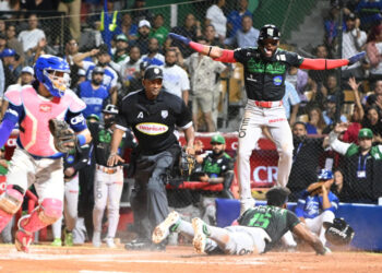 Las Estrellas ganan tercero seguido al Licey