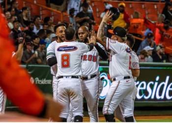 Los Toros derrotan a los Giantes en el inicio del Round Robin