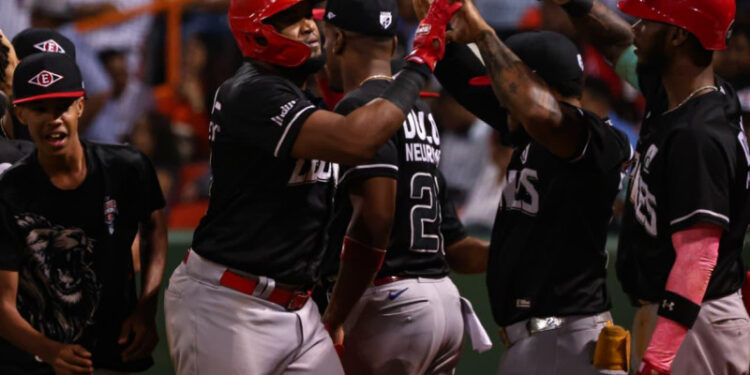 Leones vencen a los Toros y extienden su invicto