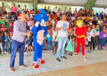 Fundación Hermanos Gómez realiza su tradicional entrega de juguetes en Bánica