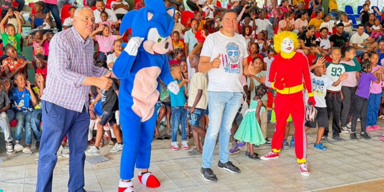 Fundación Hermanos Gómez realiza su tradicional entrega de juguetes en Bánica