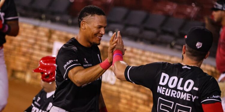 El Escogido blanquea a los Gigantes y siguen firmes en la cima