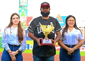 Gustavo Núñez sobresale entre ganadores del Guante de Oro por su cuarta elección